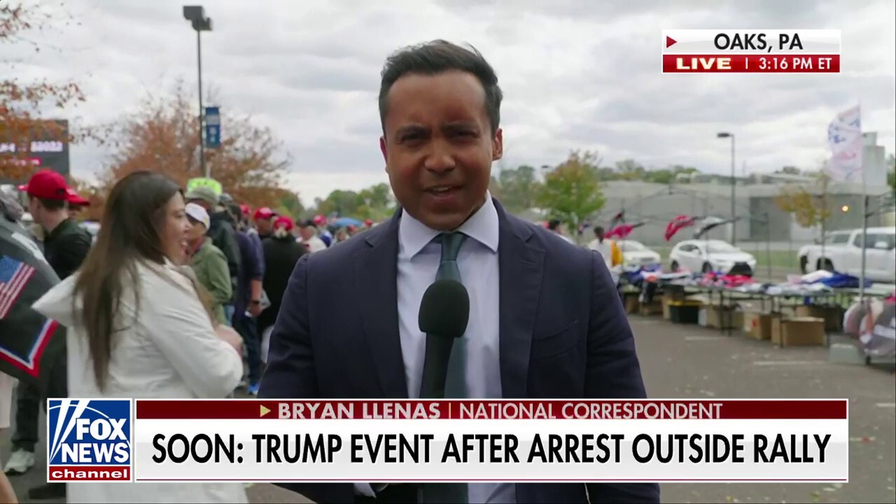 Fox News national correspondent Bryan Llenas reports from Oaks, Pennsylvania before former President Trump takes the stage for a town hall appearance on ‘The Story.’