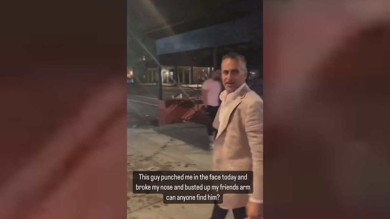 Видео от мобилен телефон в Бруклин изглежда показва как мъж