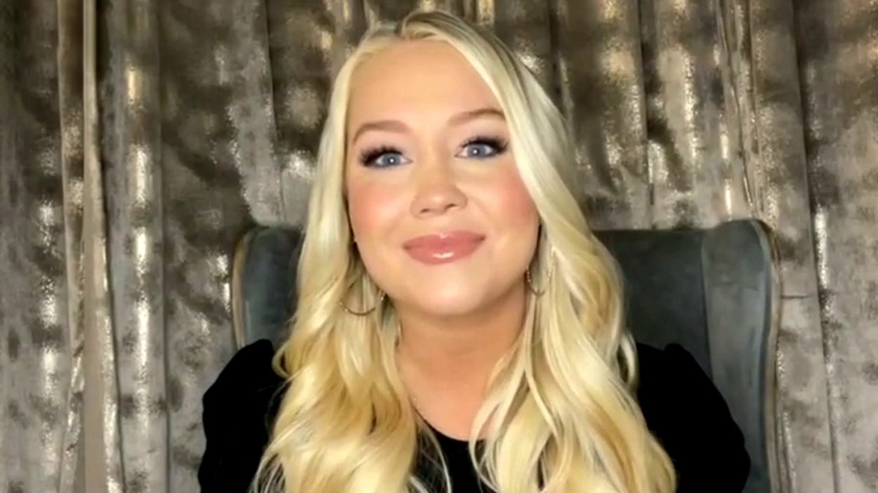 Country singer RaeLynn celebrates motherhood with new song 'She Chose Me'