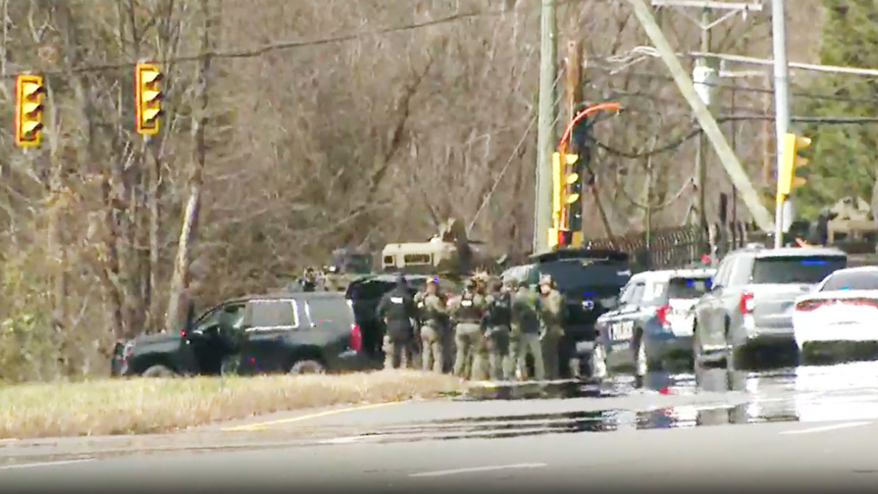  Barricade incidental  astatine  CIA office  shuts down   roads