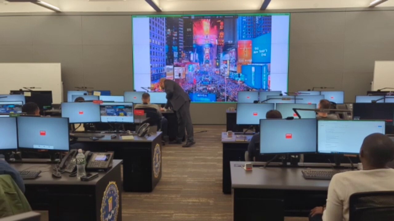 Behind-scenes-look at FBI's joint operation center during New Year's Eve