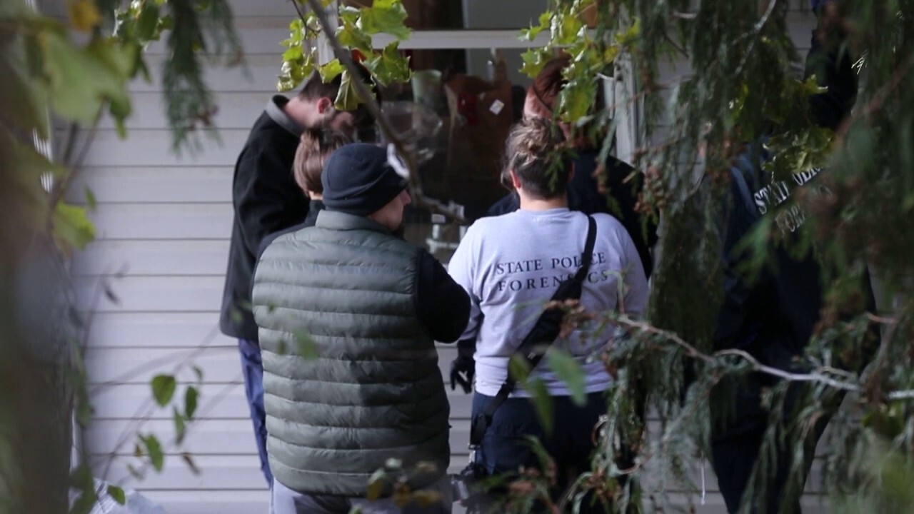 Forensic teams dust for fingerprints investigate home of university of Idaho students