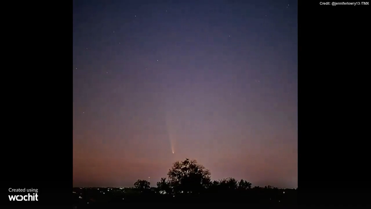 Comet lights up night sky in Texas