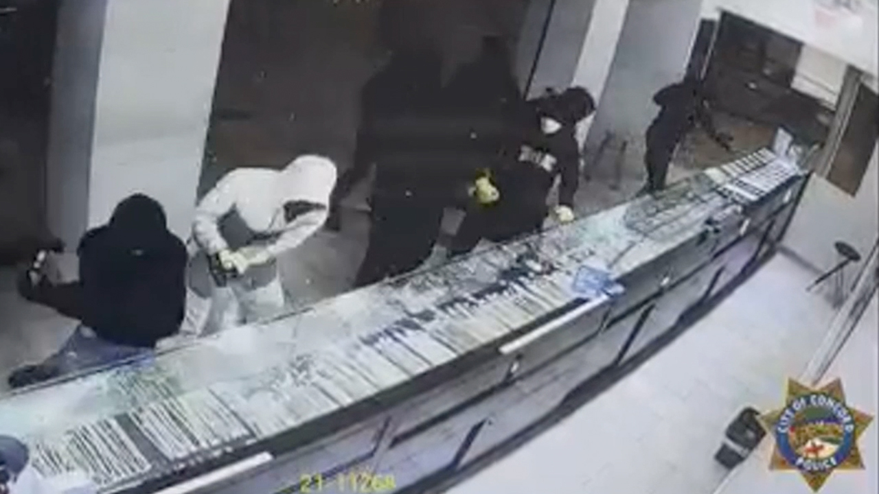 Masked thieves smash glass display cases at California jewelry store