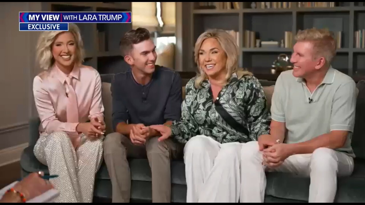  Lara Trump interviews the Chrisleys following presidential pardon: 'We owe thanks to God'