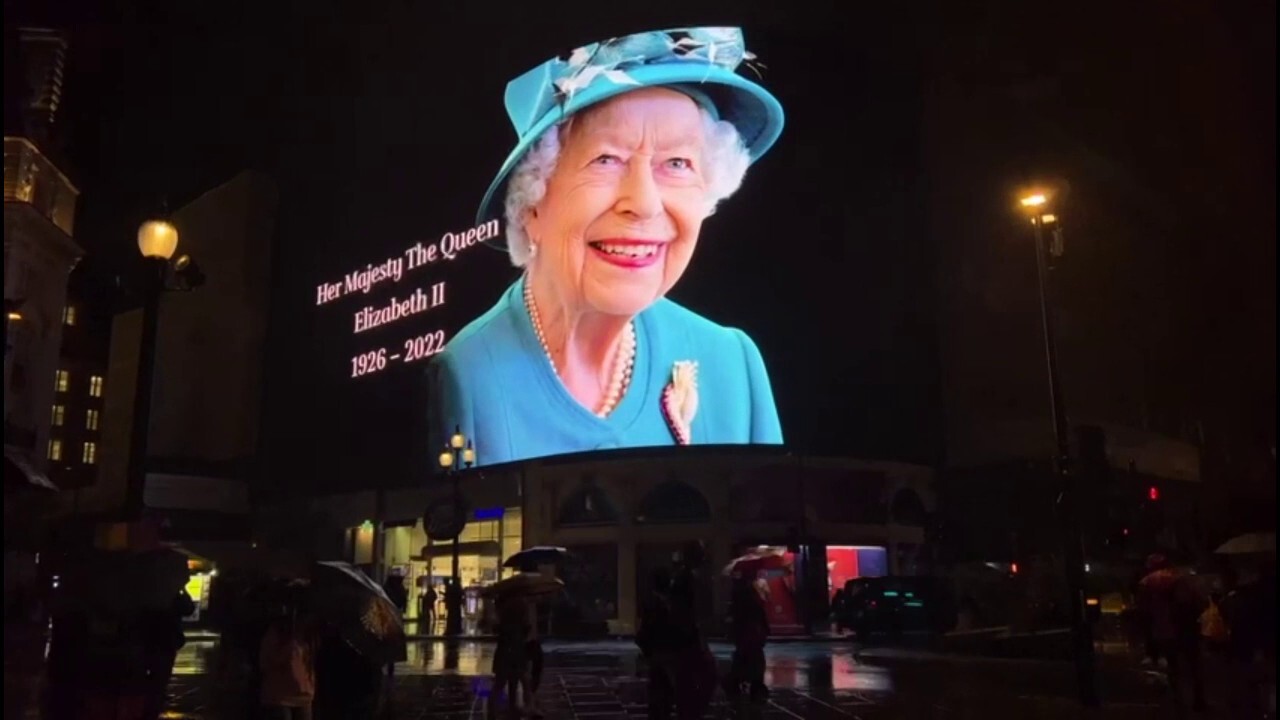 Piccadilly Circus pays homage to Queen Elizabeth II following death