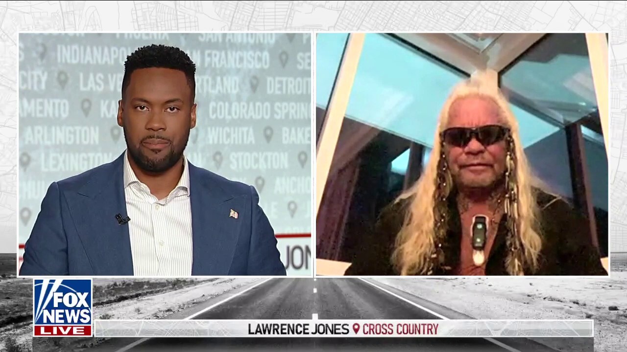 Lawrence Jones asks Dog the Bounty Hunter about murder suspect 'on the run'
