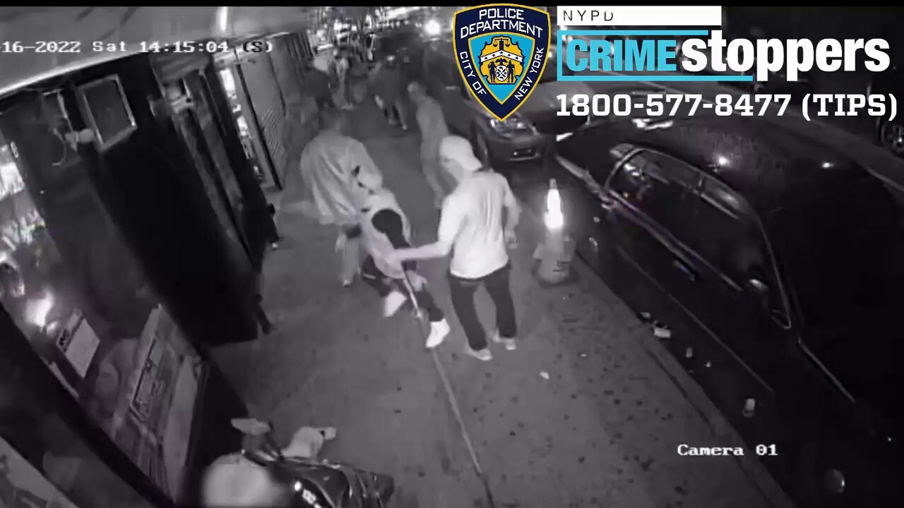 NYC bystander stabbed by group outside club in Queens