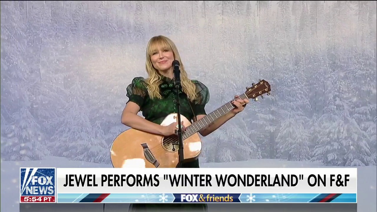 Jewel performs 'Winter Wonderland' on 'Fox & Friends'