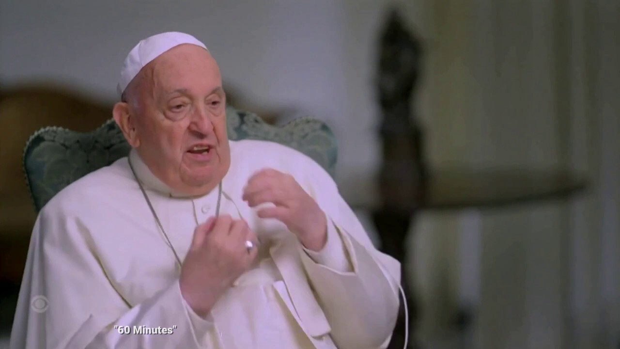 Папа Франциск каза че консервативните му критици са имали самоубийствено