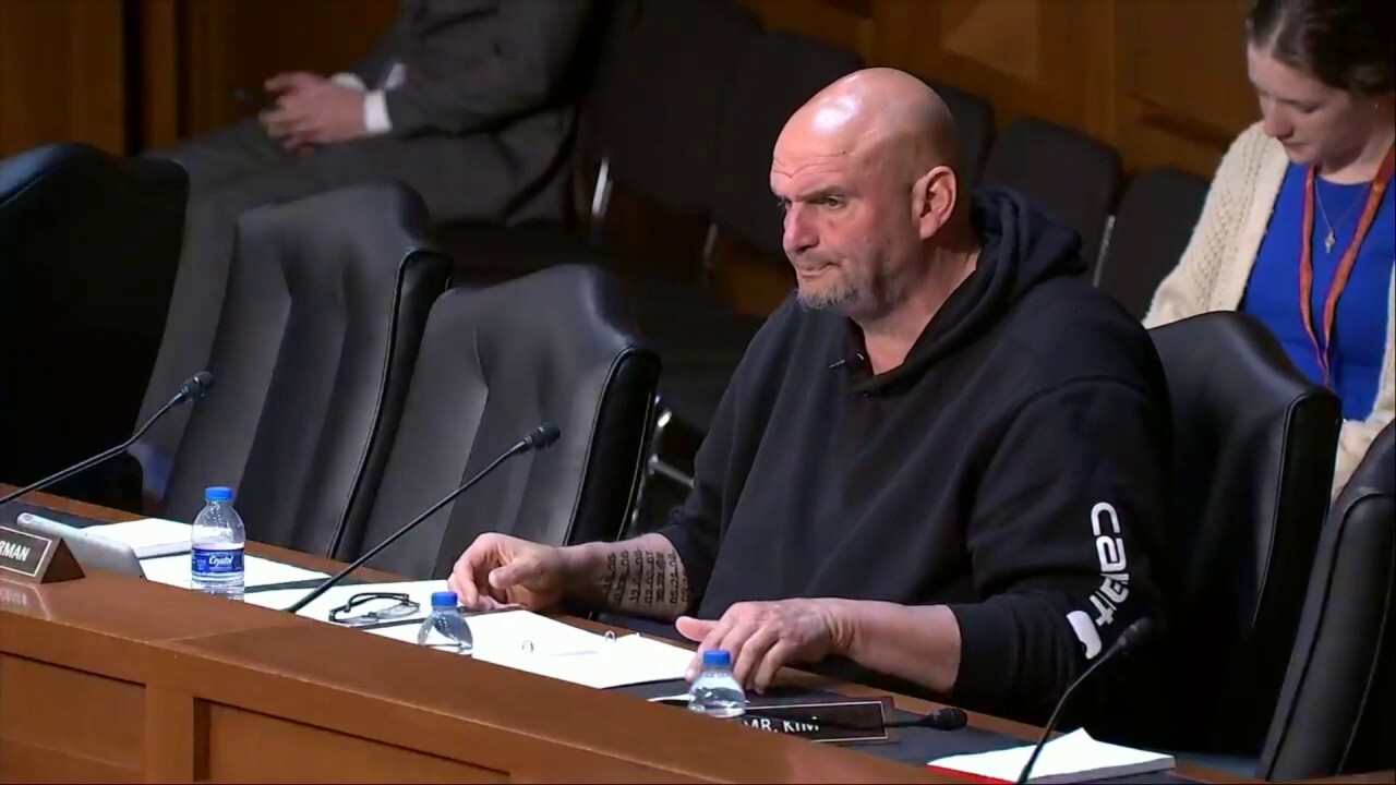 Openai`s Sam Altman благодари на Sen John Fetterman за `Нормализиране на качулки` 