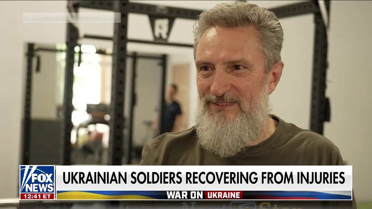 Injured Ukrainian soldiers make efforts at recovery in order to return to fight