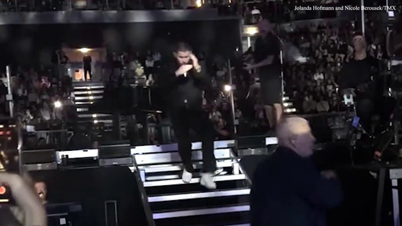 Nick Jonas runs off stage in Prague