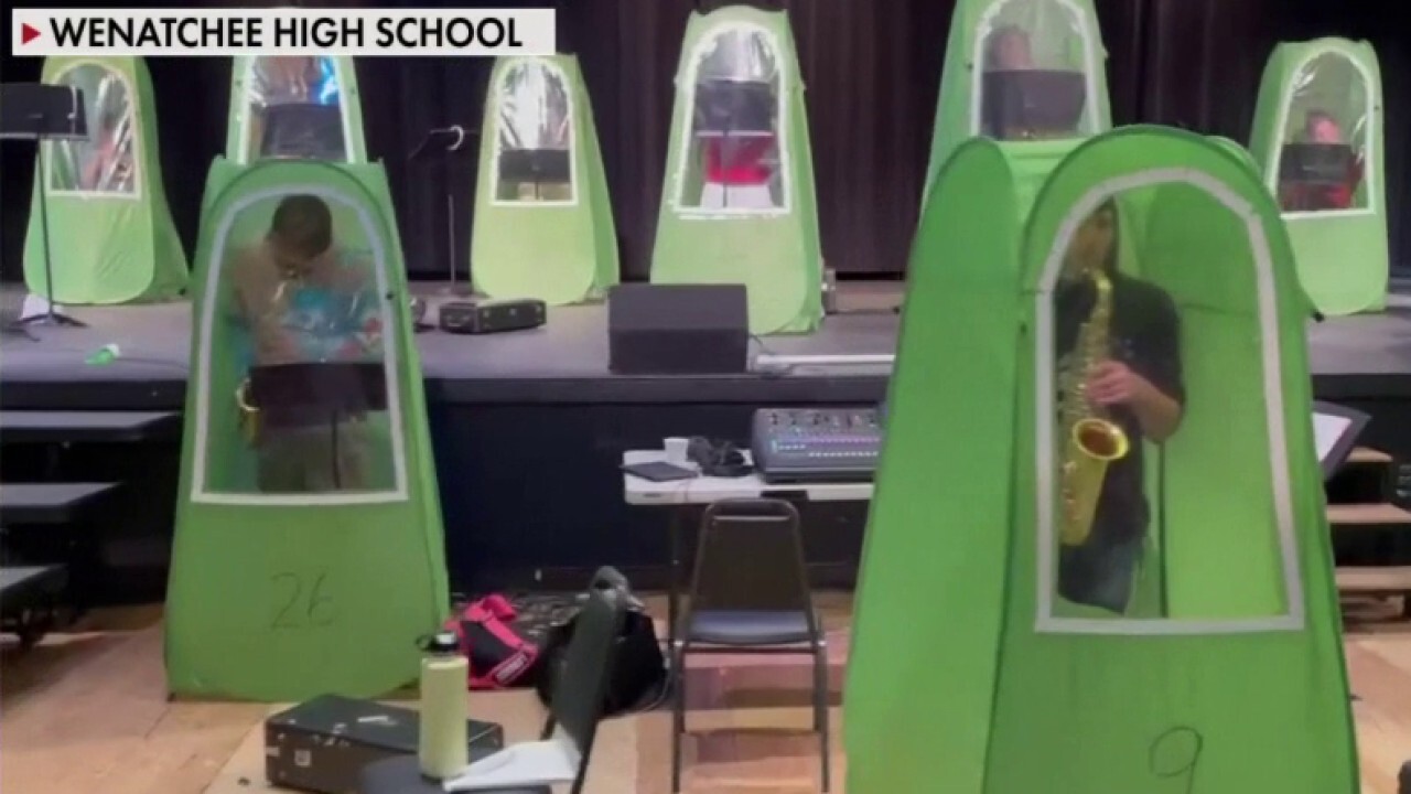 Washington high school band uses COVIDsafe rehearsal tents Fox News