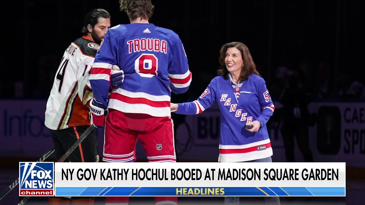 New York Rangers fans are back at Madison Square Garden (Video)