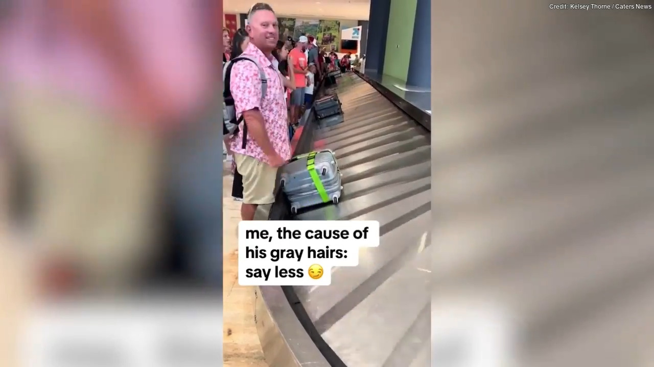 Family pranks dad by putting his face on checked luggage