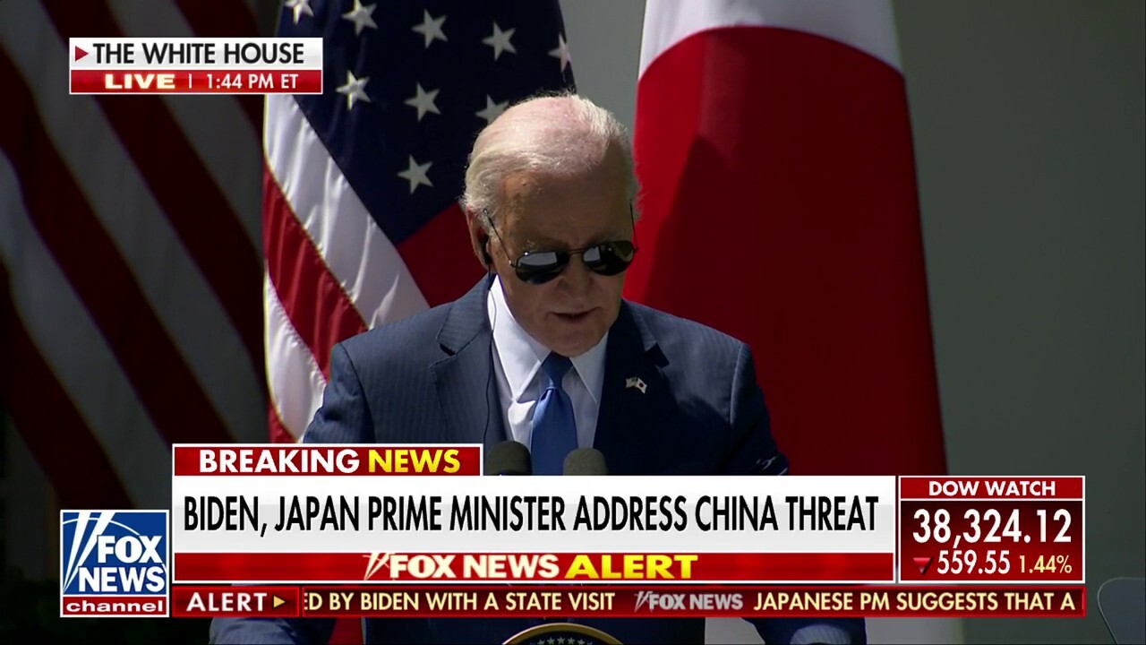 Biden glances down at notes, reporter list during press conference