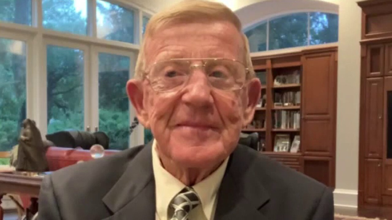 Lou Holtz reacts to calls to stop playing national anthem at sporting events	