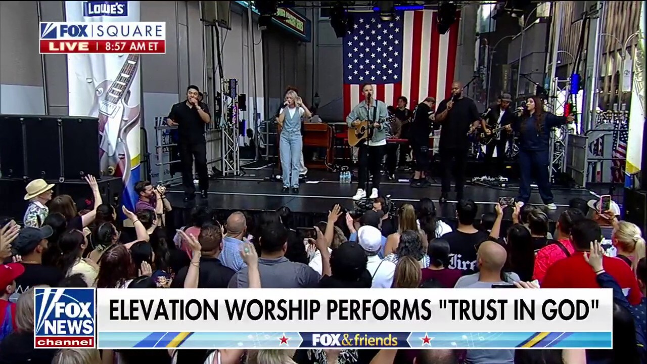 Elevation Worship performs ‘Trust in God’