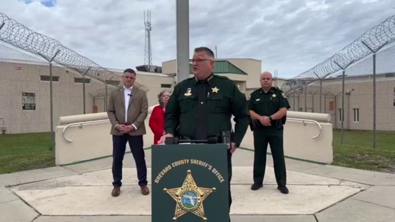  Florida sheriff calls for new student disciplinary measures in front of jail