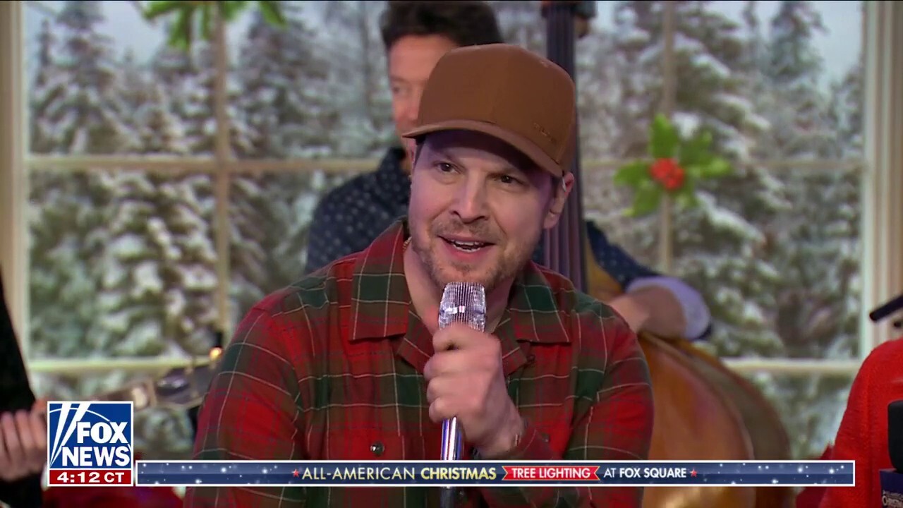 Multi-platinum recording artist Gavin DeGraw shares his love of Christmas music and the holidays on ‘The All-American Christmas Tree Lightning’ special.