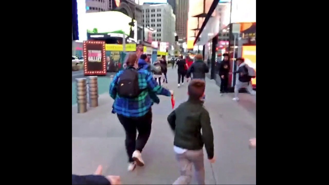 Manhole explosion near New York City's Times Square send tourists scrambling