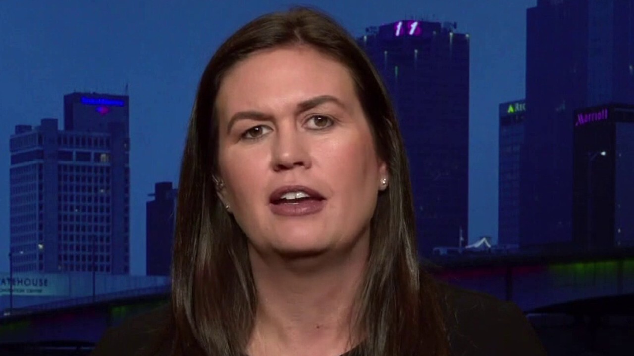 Sarah Sanders: Hypocritical media trying to 'destroy' Trump while protecting Biden
