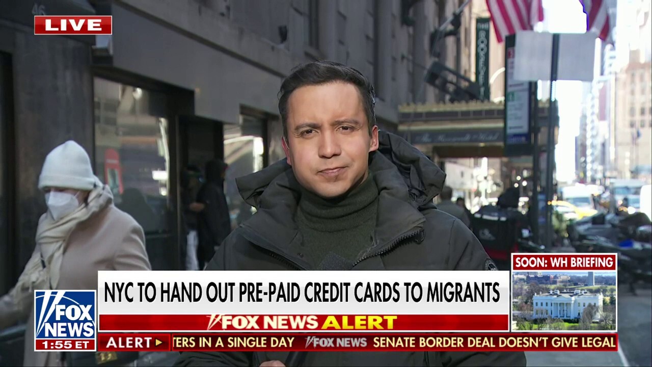  New York City to hand out prepaid credit cards to migrants