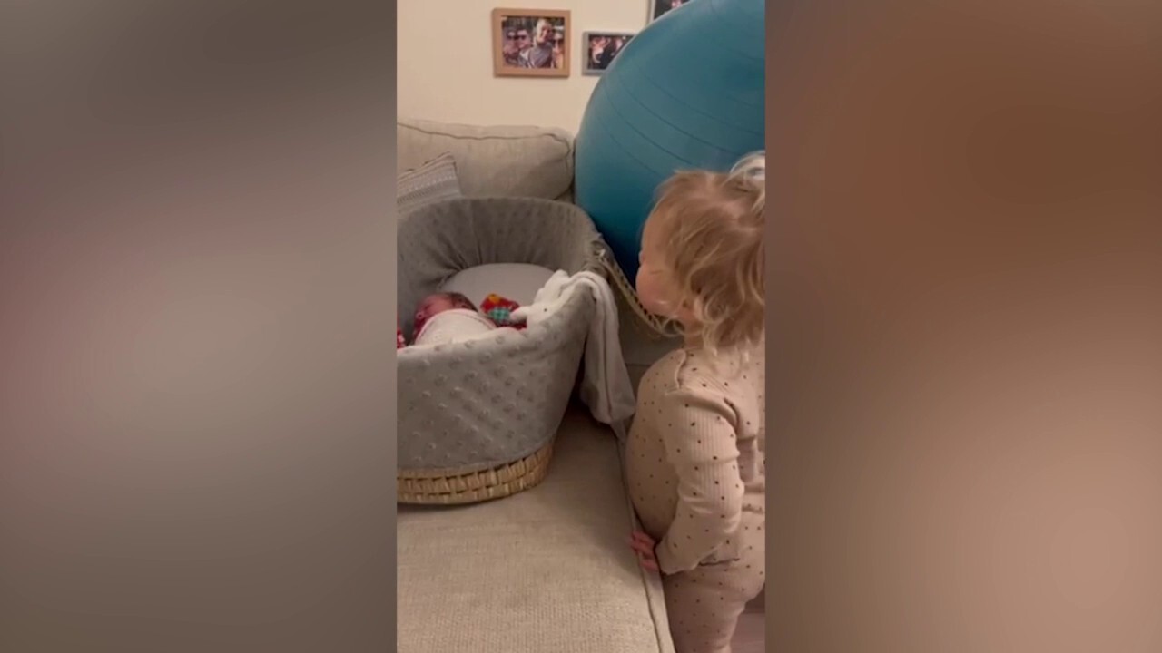 Toddler meets her baby brother for the first time in adorable video