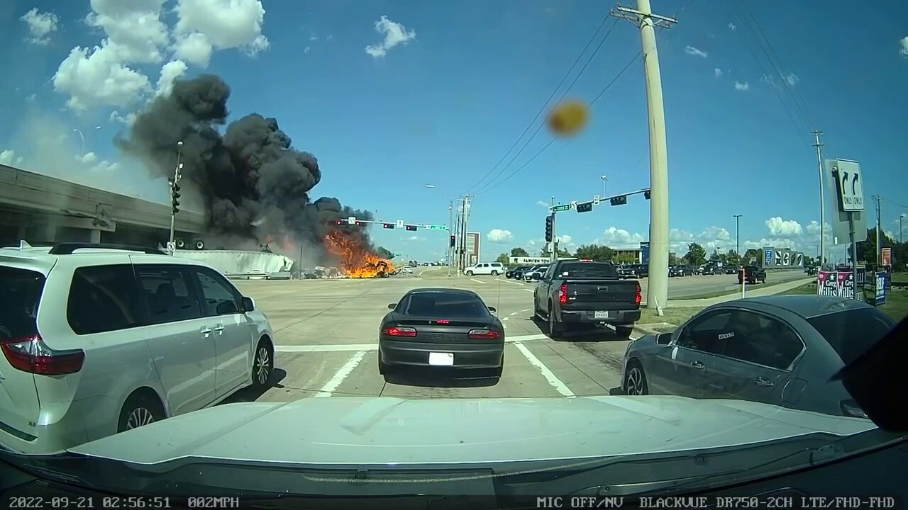 Fiery Texas 18-wheeler crash leaves driver dead