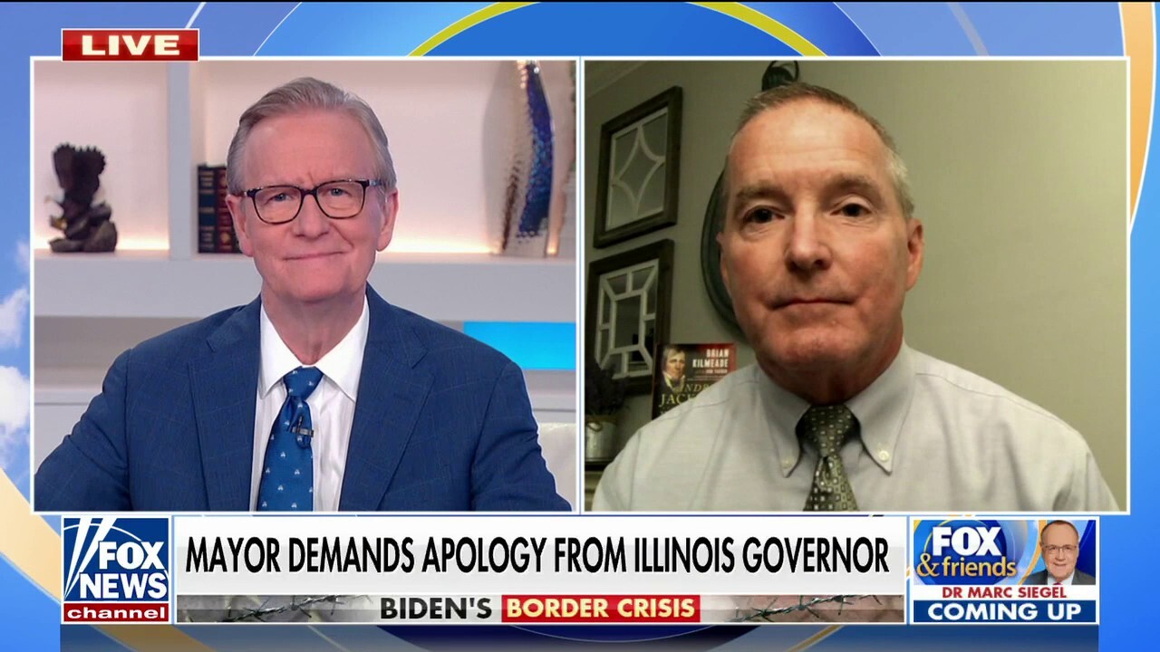 Suburban Illinois mayor demands apology from Gov. Pritzker as migrants are bussed to small towns