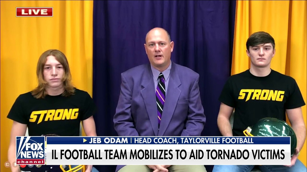 Illinois high school football team bringing toys to tornado victims