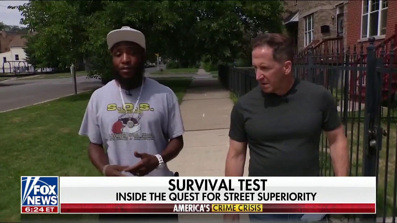 Chicago gang members fight for street superiority 