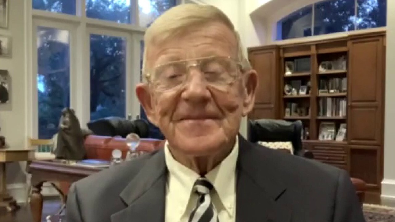 Legendary coach Lou Holtz on obstacles to bringing back college football amid COVID pandemic	