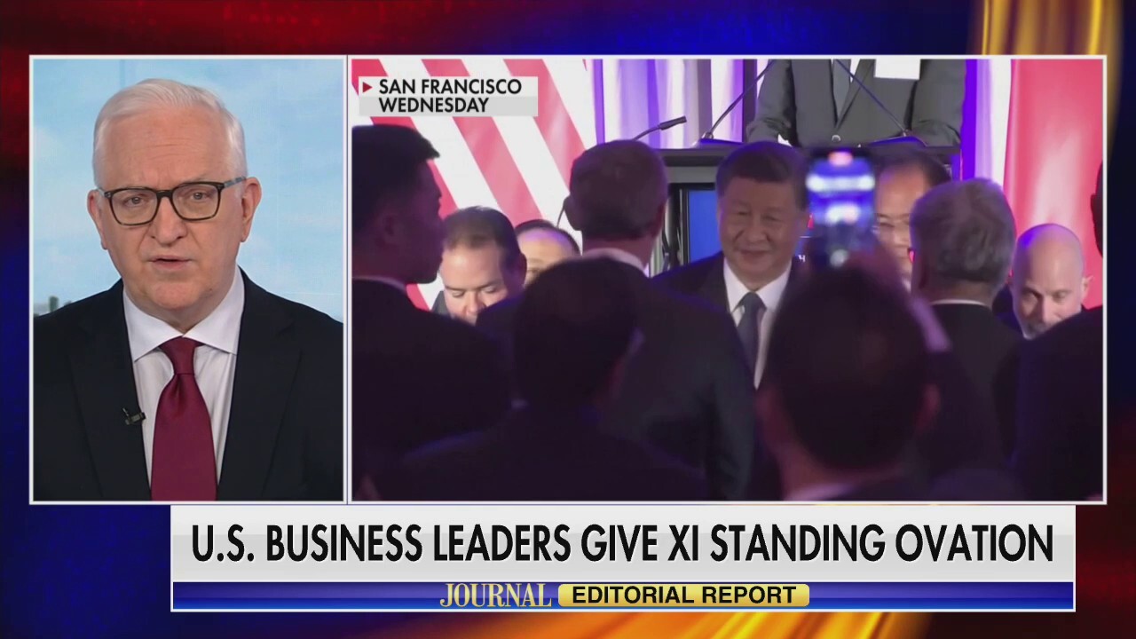 CEOs' standing O for Xi Jinping 