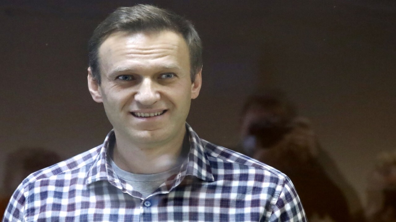 US announces Russia sanctions over poisoning of Alexei Navalny