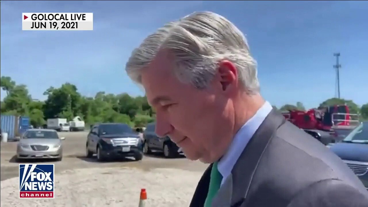 Raymond exposes Senator Sheldon Whitehouse's membership to an all-white Beach Club