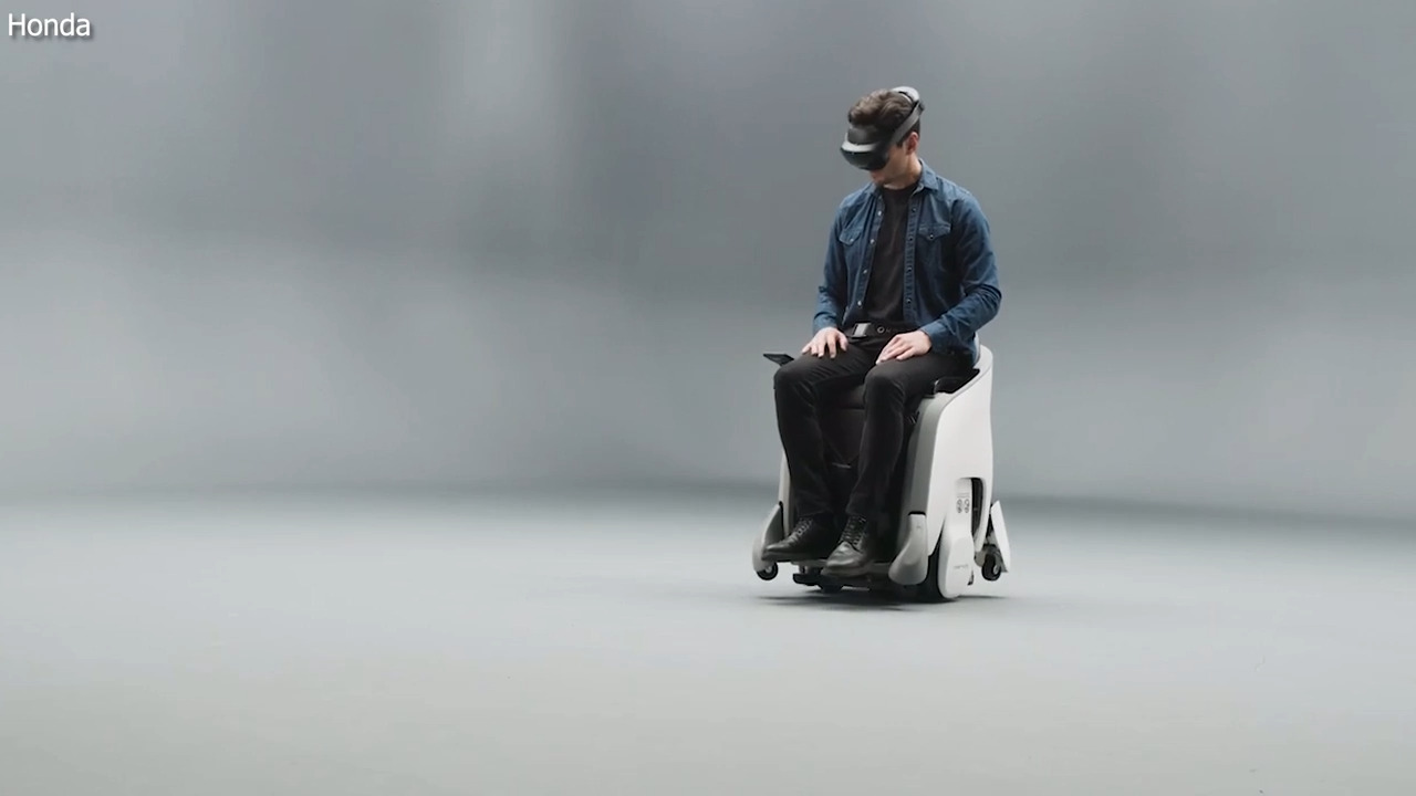 The Honda Uni-One combines mobility with virtual reality. 