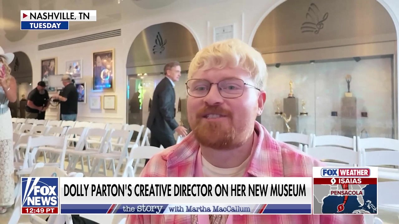 Dolly Parton's new hotel, museum STUNS fan