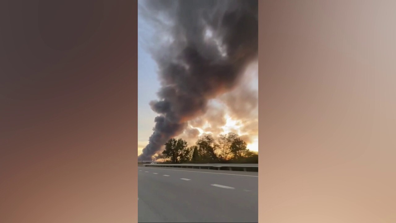 Video footage shows heavy smoke in the sky near Louisville Muhammad Ali International Airport (SDF) in Louisville, Kentucky, after a plane crash Tuesday. (Credit: @augiewoo via X)