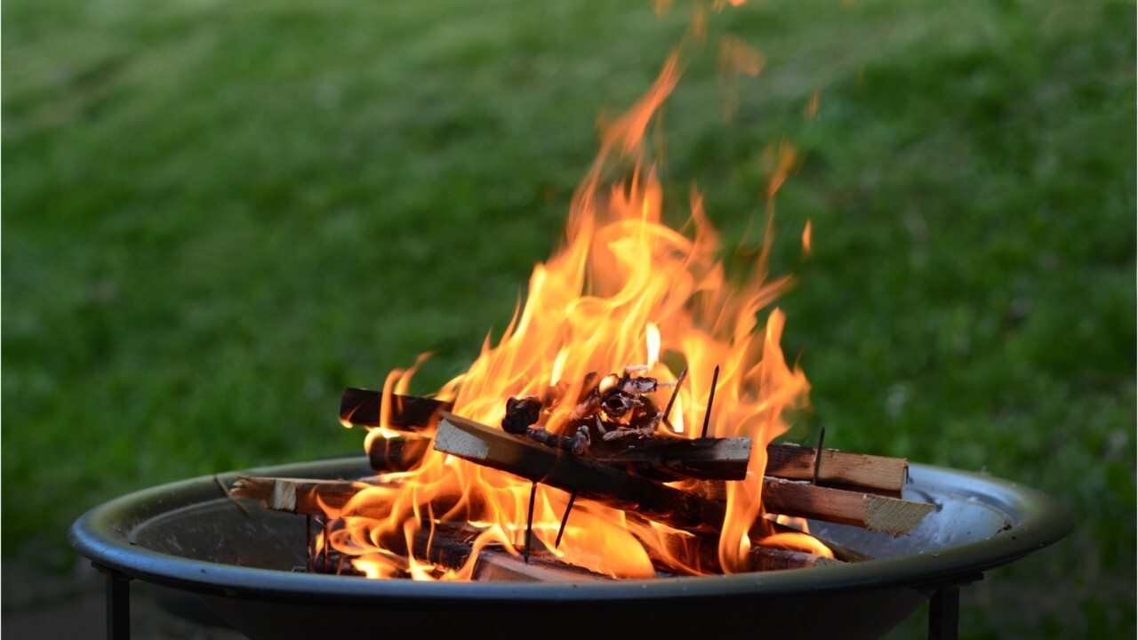 Four different fire pit ideas for your backyard