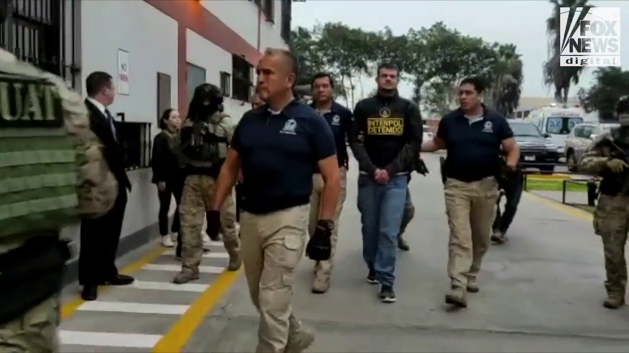 Joran van der Sloot arrives at Lima airport 