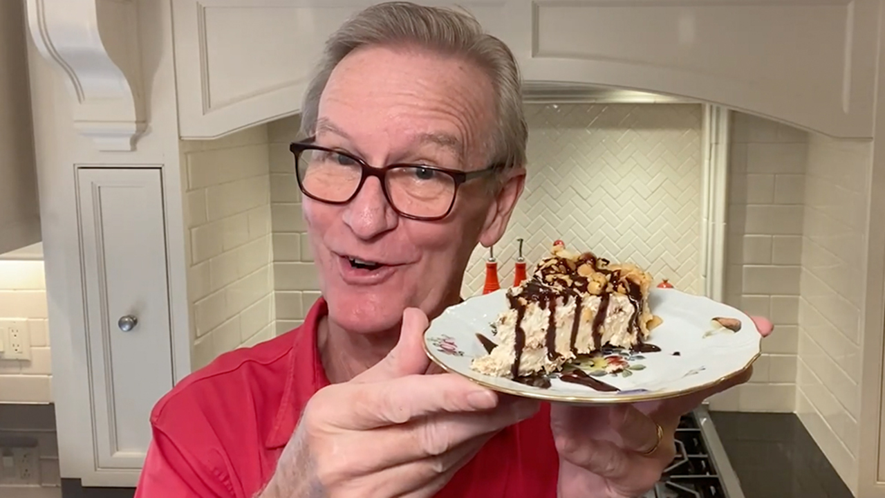 Steve Doocy makes his Ritz Cracker peanut butter pie