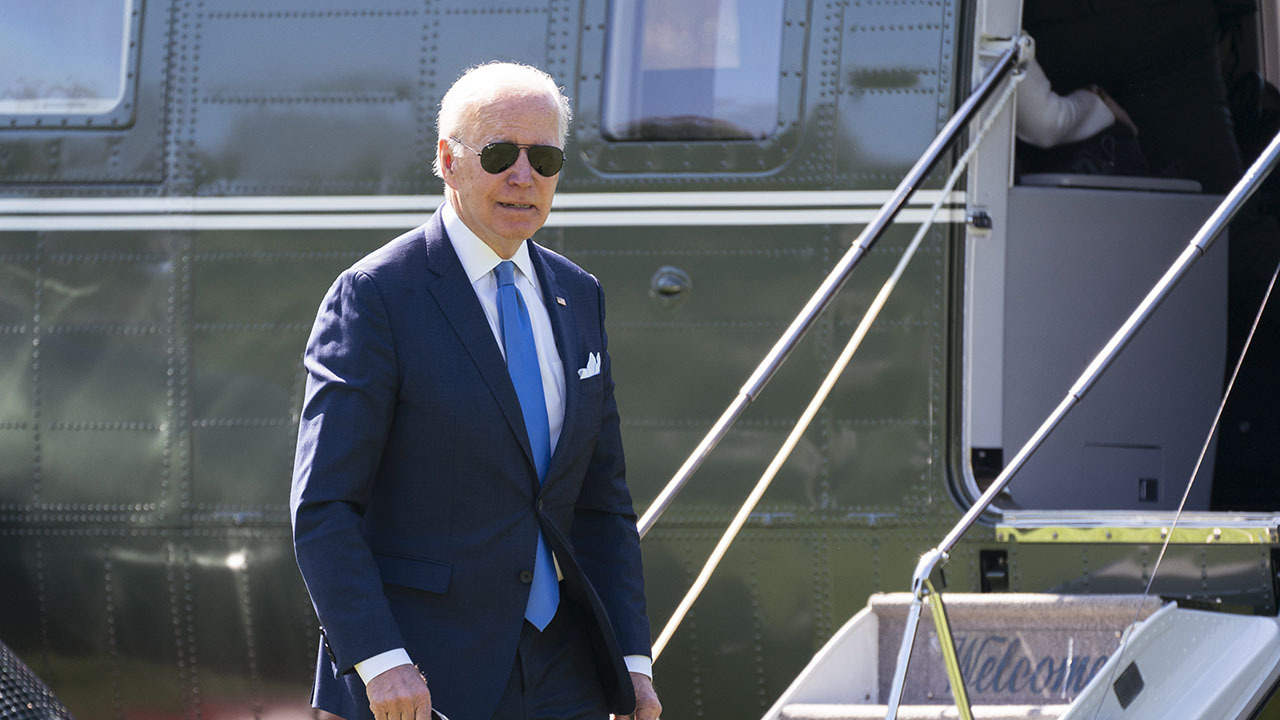 Montage: Biden plays blame game on inflation, high gas prices