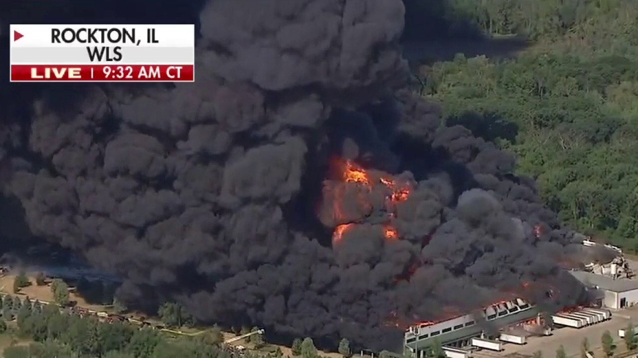 Illinois chemical plant explosion sparks massive fire