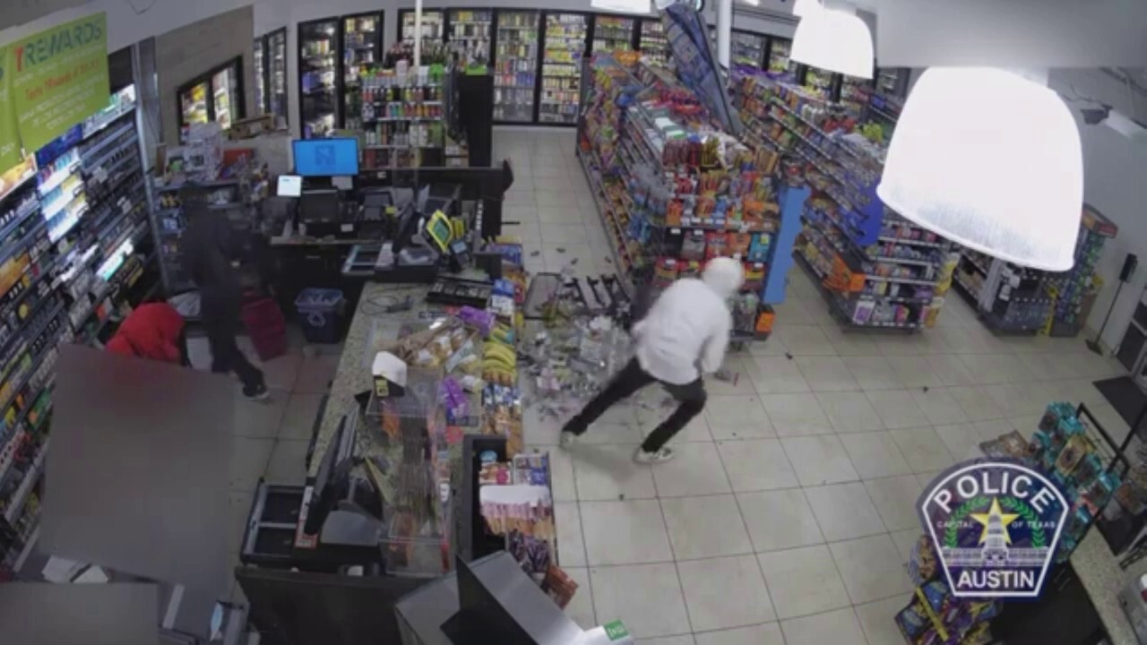 Texas armed robbery suspects caught on camera targeting 7-Eleven