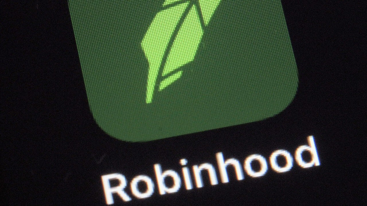 Robinhood restrictions on Gamestop stocks are 'ridiculous': Maria Bartiromo