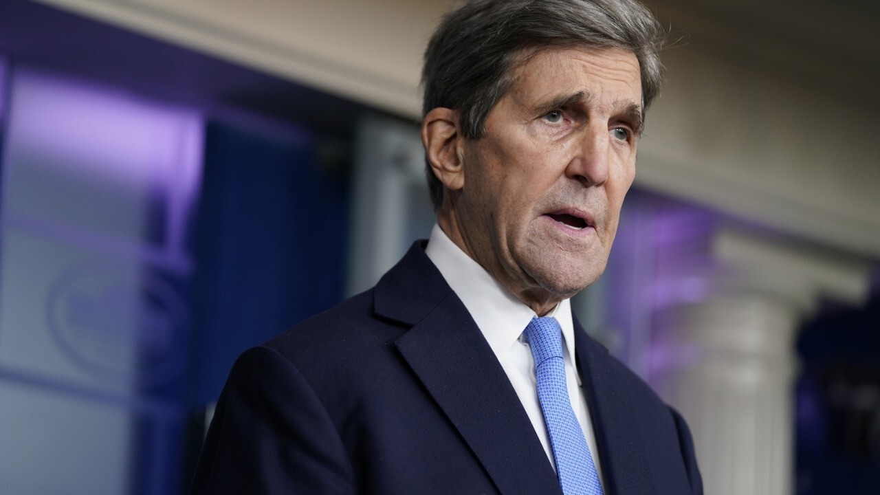 John Kerry: Private jet travel my 'only choice'