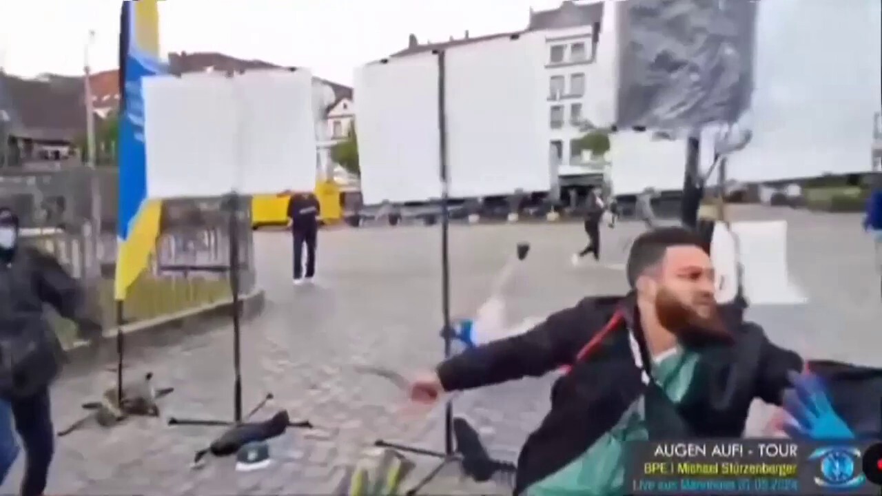 Антиислямски активист намушкан при нападение в Германия, заснет на видео