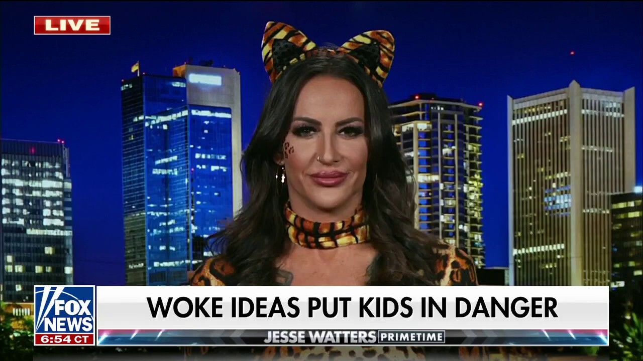 Mom dresses up to show wokeness is not the cat's meow